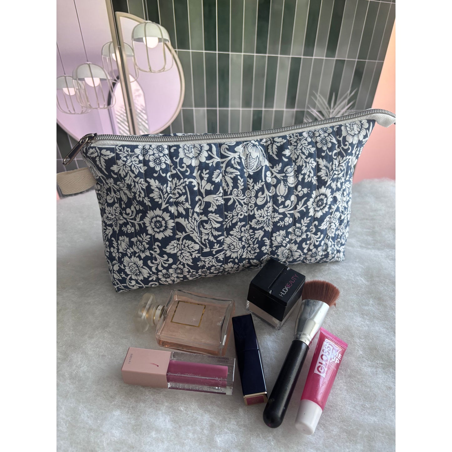 White flowers Wash Bag