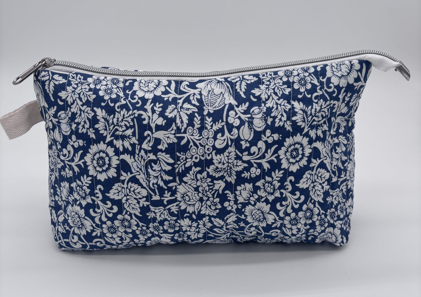 White flowers Wash Bag