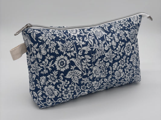 White flowers Wash Bag